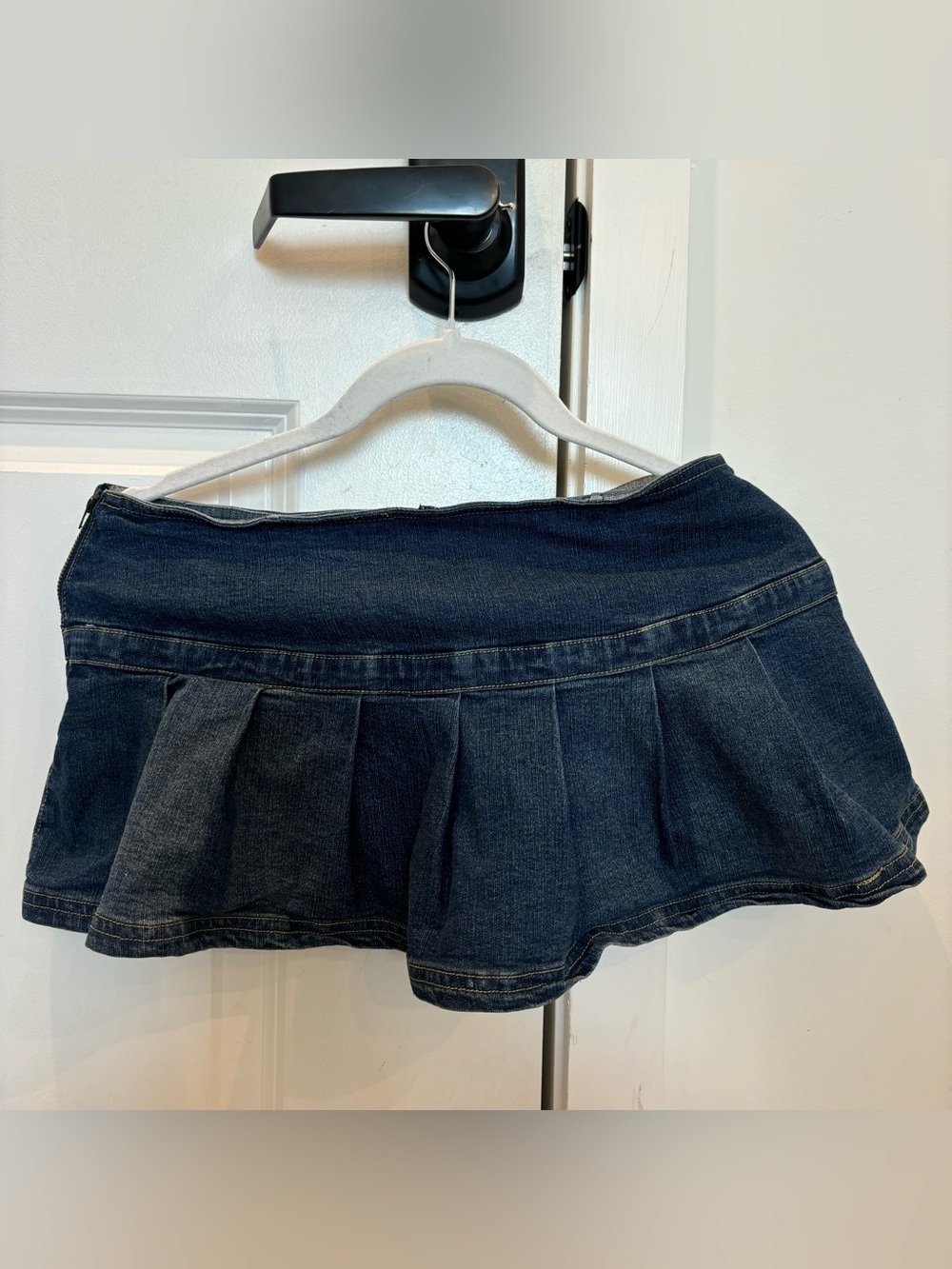 Urban Outfitters dark-wash denim pleated skort - Picture 2 of 3